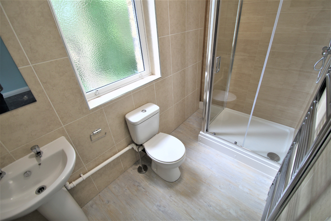 Bed 11 bathroom