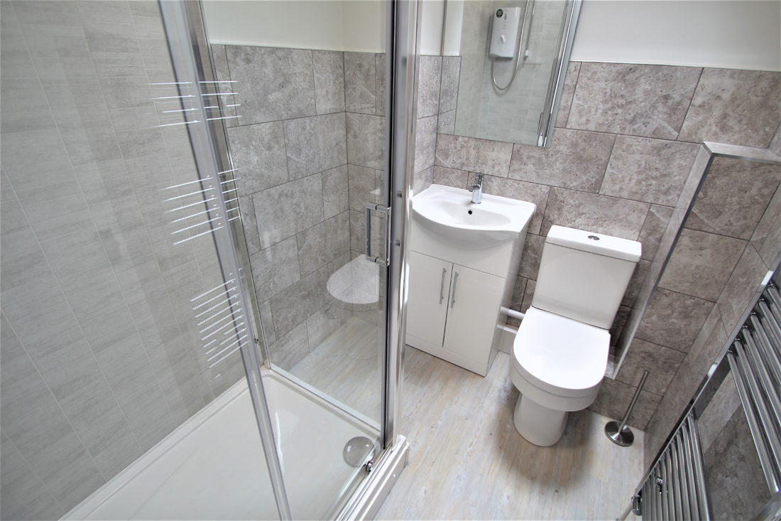 Bed 3 bathroom