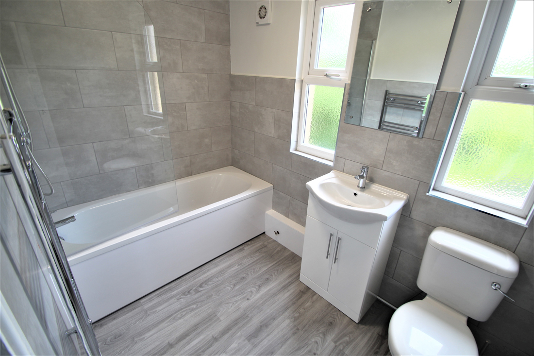 Bed 4 bathroom