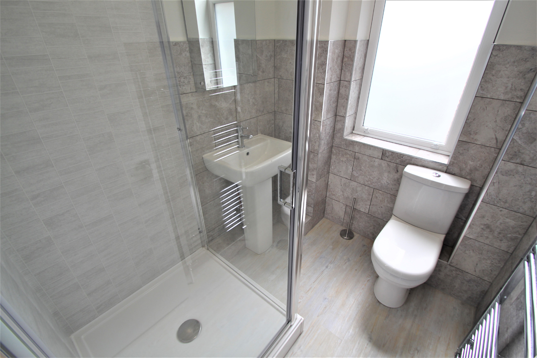 Bed 9 bathroom
